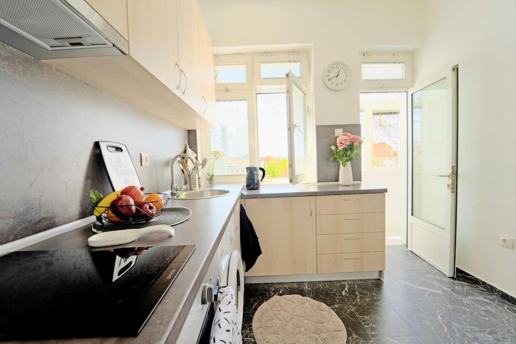 Cozy 1-Bedroom Flat In The Very Center Of Sofie Exteriér fotografie