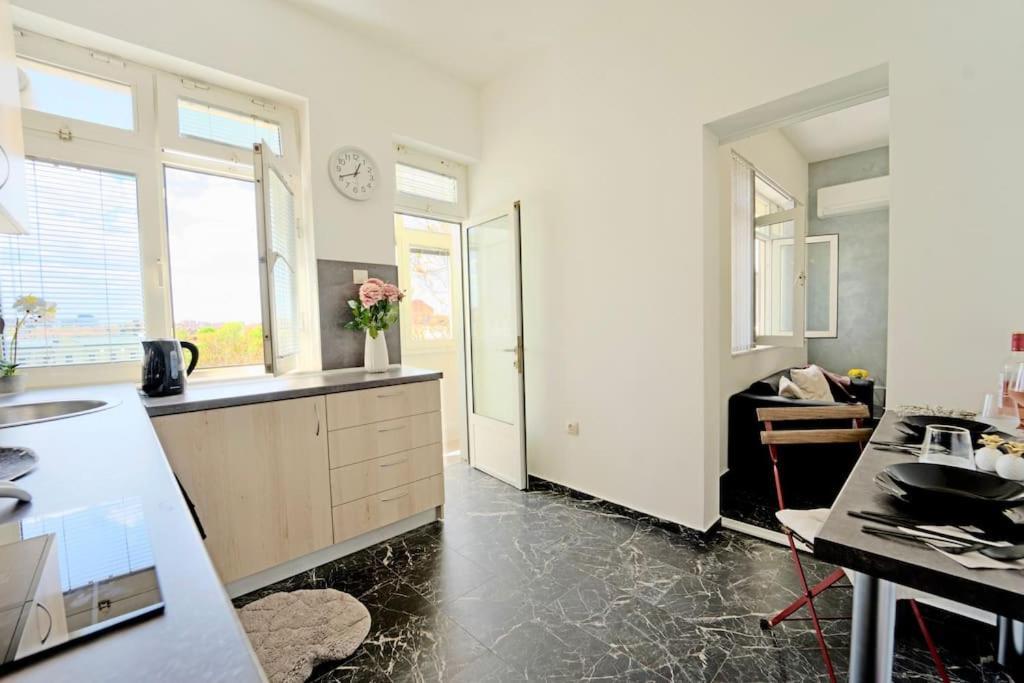 Cozy 1-Bedroom Flat In The Very Center Of Sofie Exteriér fotografie